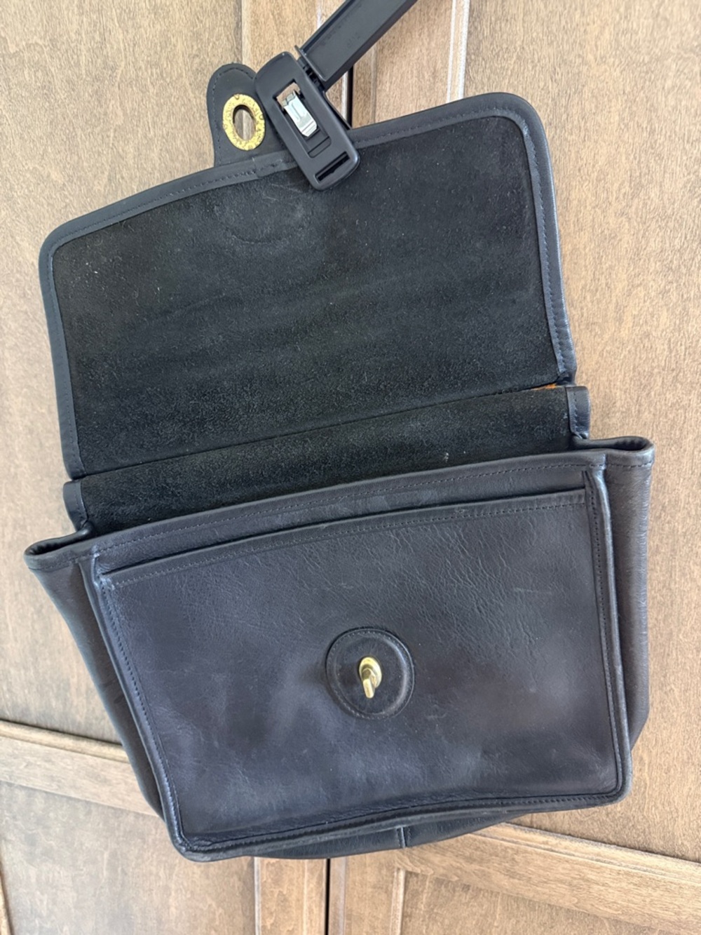 Coach Authentic Vintage Willis Bag. Black Leather. Brass Hardware. - Picture 9 of 14